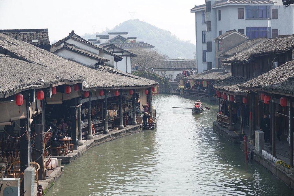 小球进黑洞
